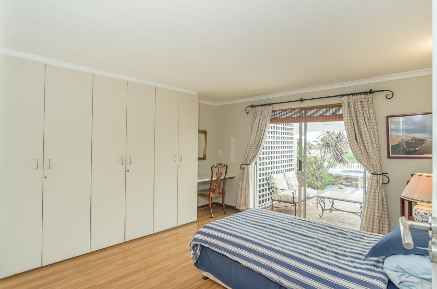 4 Bedroom Property for Sale in Lake Michelle Western Cape